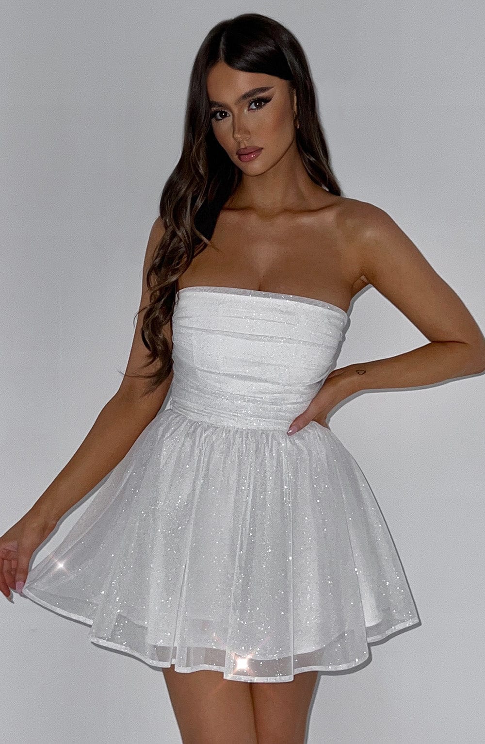 Mia I Robe tendance à épaules dégagées