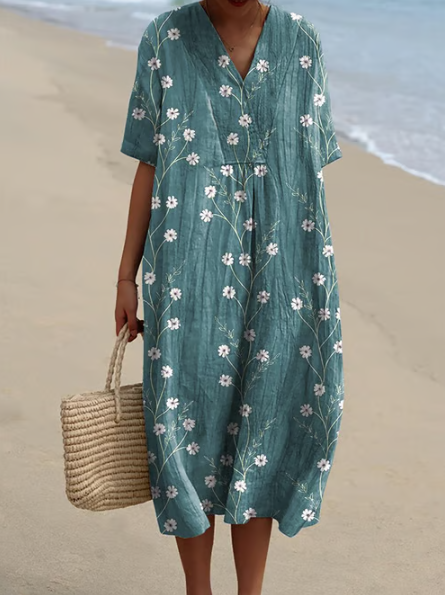 Robe ample avec des fleurs blanches